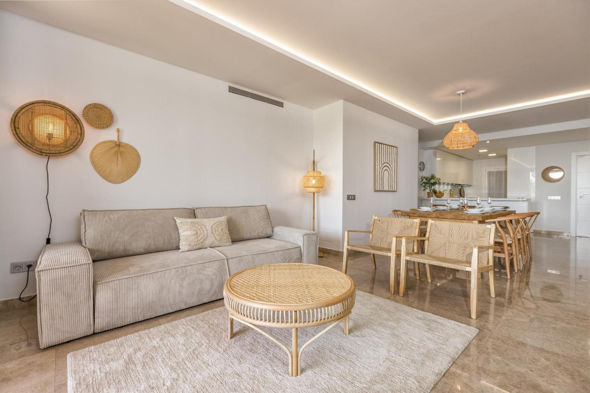 Vivi Homes - Boho Sunrise Alminar Pool, Garden & Terrace Apartment Marbella